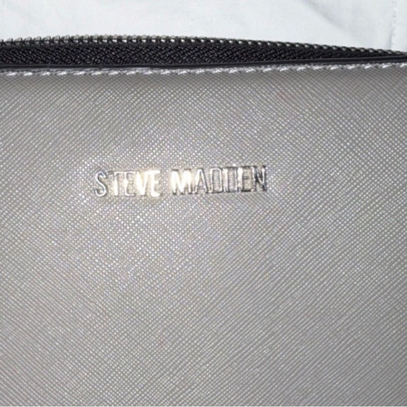 Steve Madden Silver-Gray Crossbody Bag - Picture 2 of 7